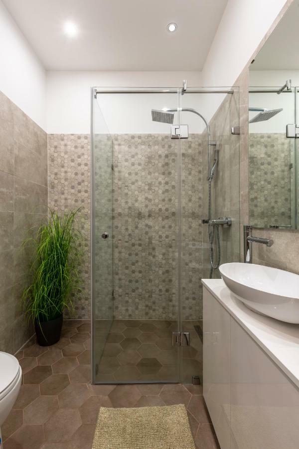 Deluxe Downtown Home 2 Bedrm, 2 Bathrm Budapest Exterior photo