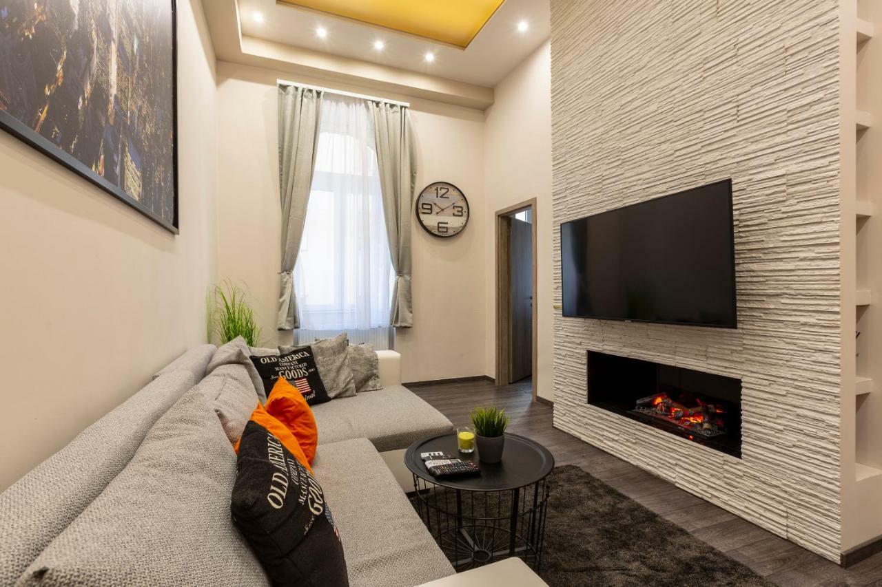 Deluxe Downtown Home 2 Bedrm, 2 Bathrm Budapest Exterior photo