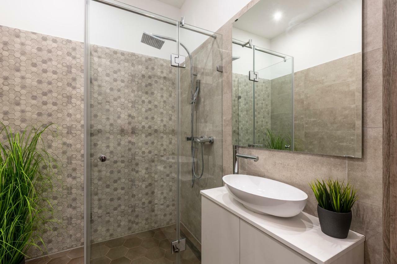 Deluxe Downtown Home 2 Bedrm, 2 Bathrm Budapest Exterior photo