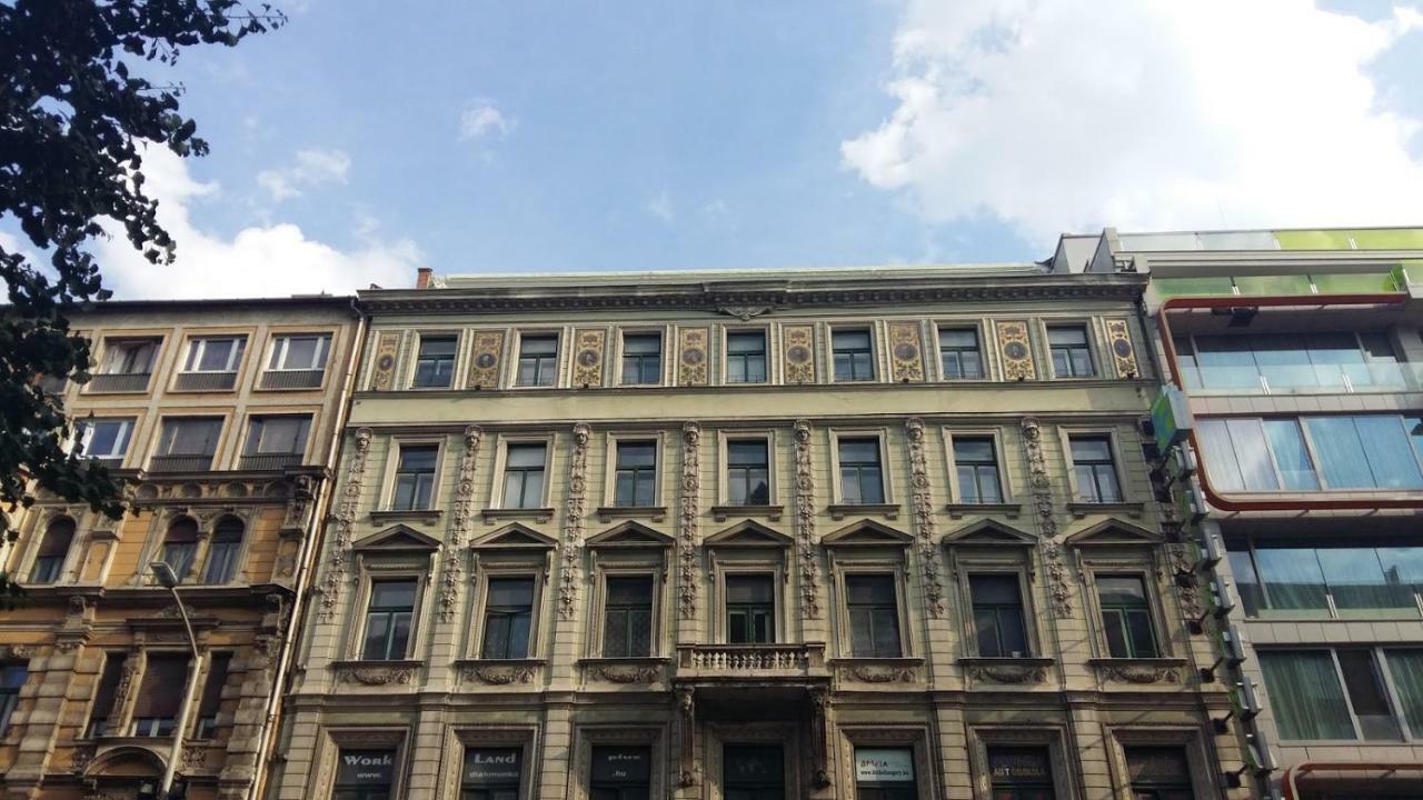 Deluxe Downtown Home 2 Bedrm, 2 Bathrm Budapest Exterior photo